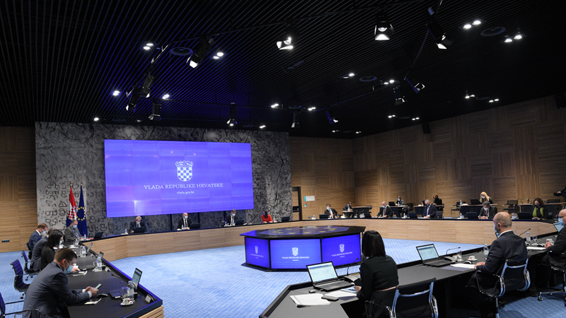 Minimum wage to rise by 10.3% to €500 in 2022